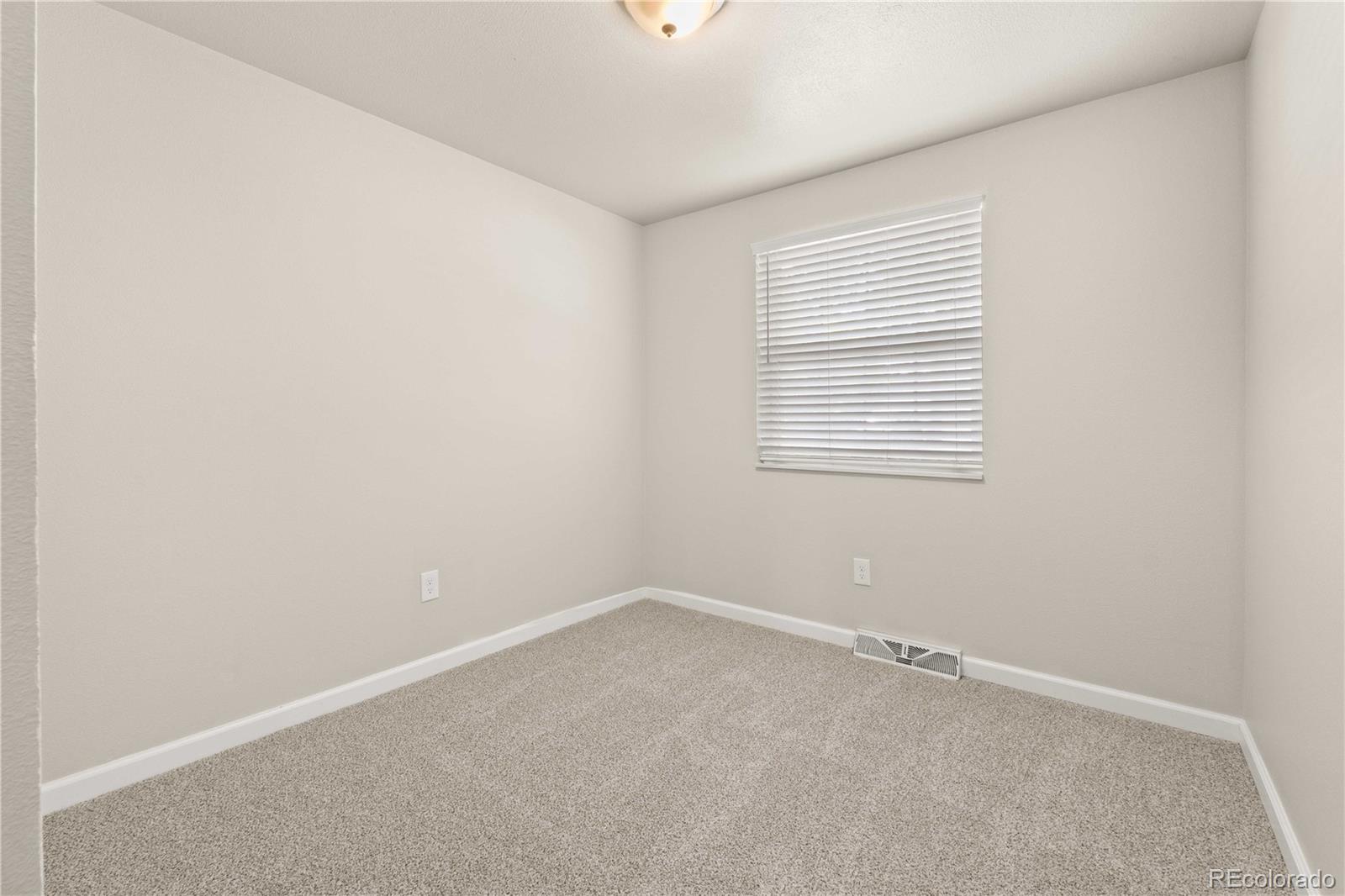 6261 W 74th Place