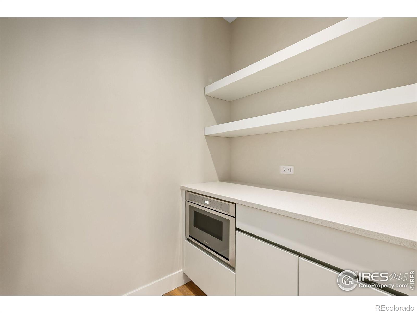 205 E 6th Street Unit: 203