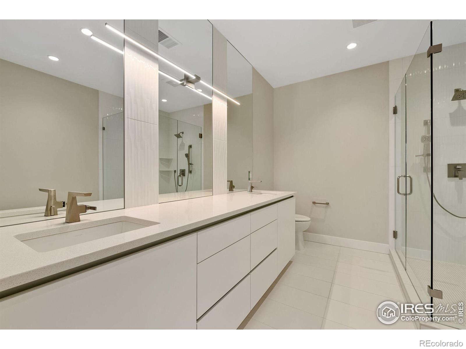 205 E 6th Street Unit: 203