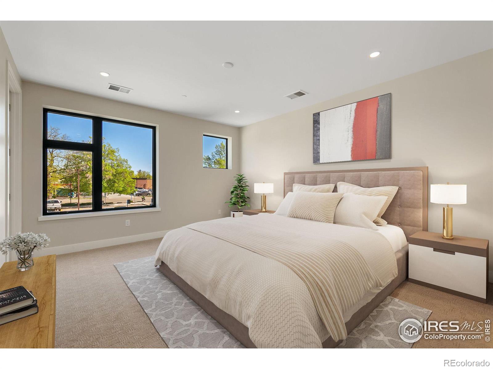 205 E 6th Street Unit: 203