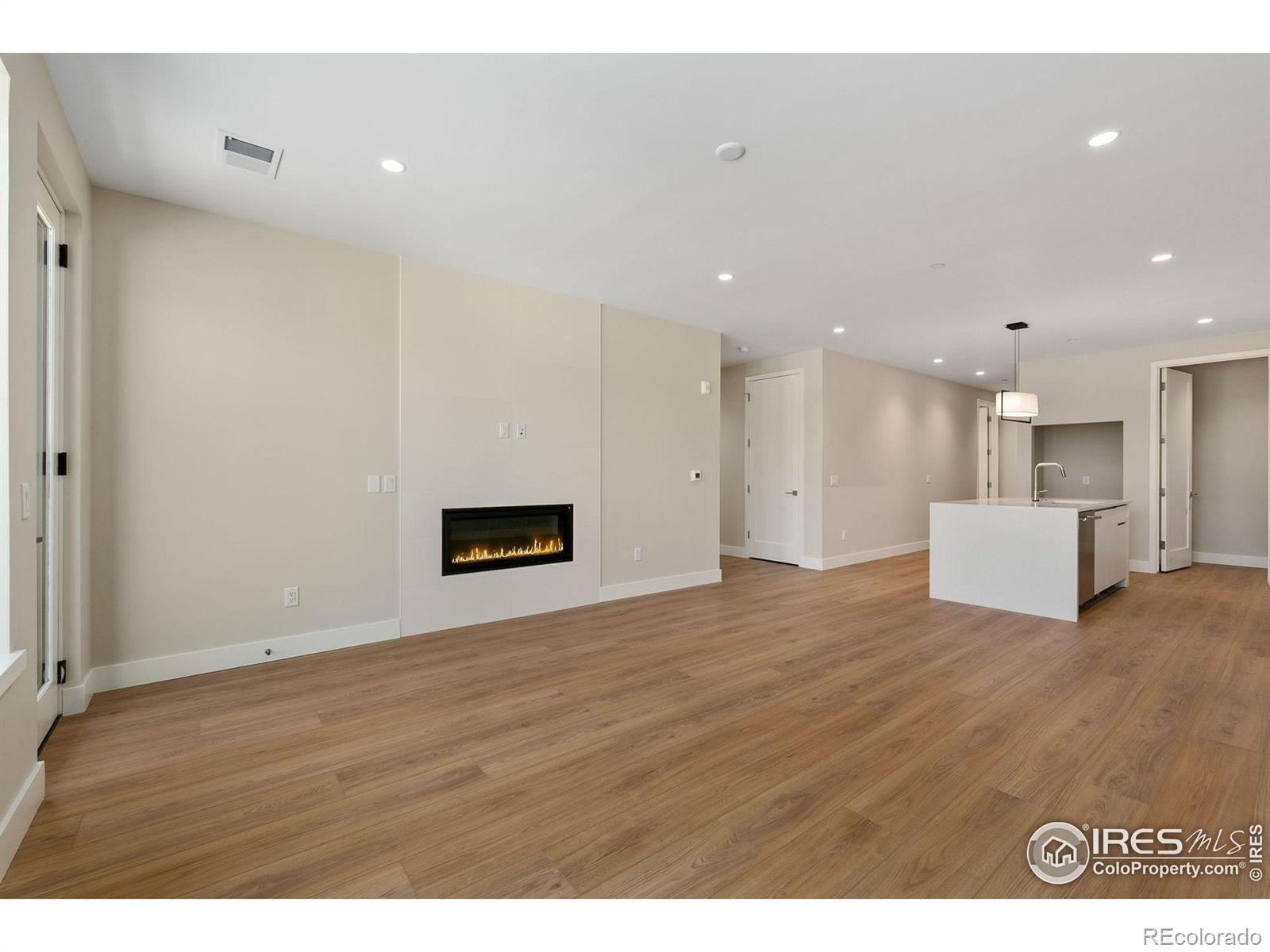 205 E 6th Street Unit: 203