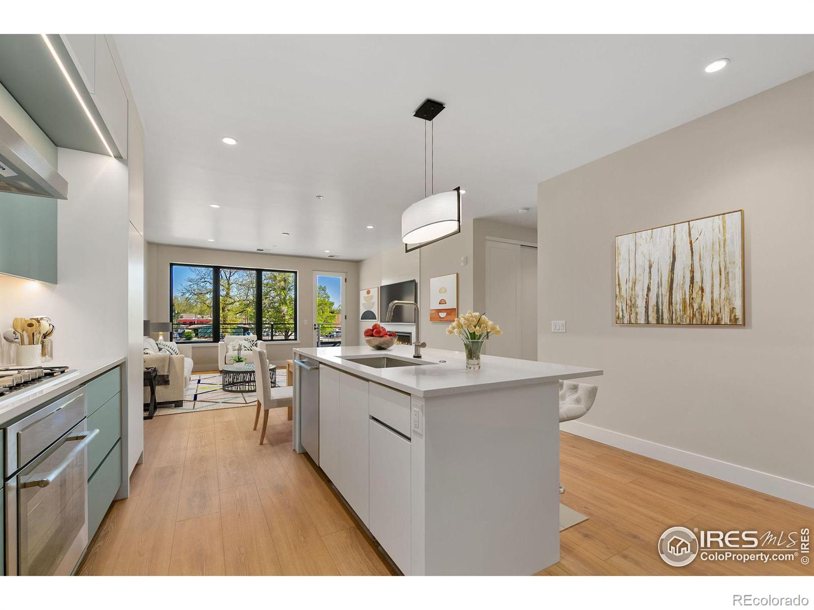 205 E 6th Street Unit: 203