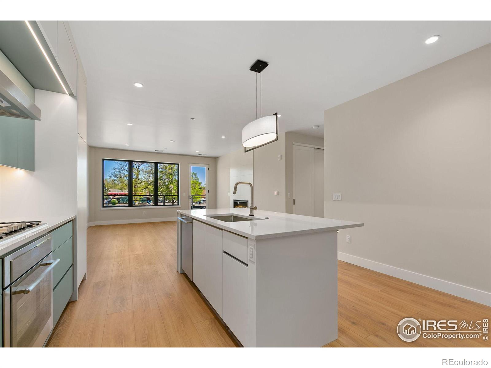 205 E 6th Street Unit: 203