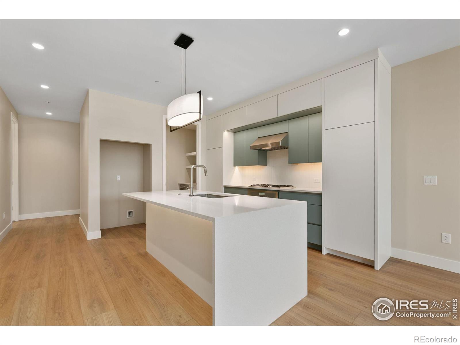 205 E 6th Street Unit: 203