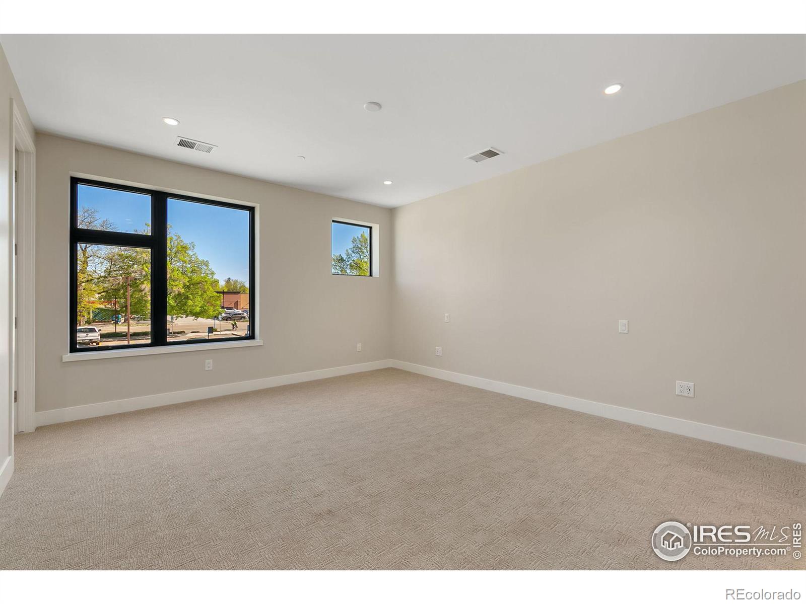 205 E 6th Street Unit: 203