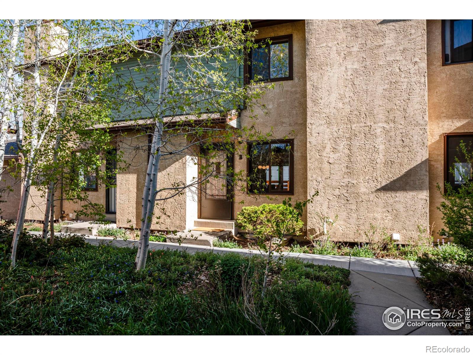 1590 Garfield Avenue Unit: B