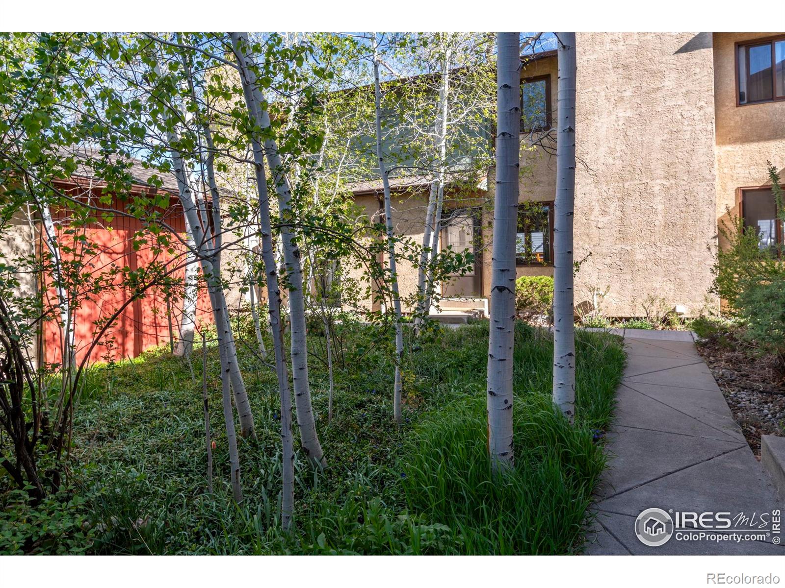 1590 Garfield Avenue Unit: B