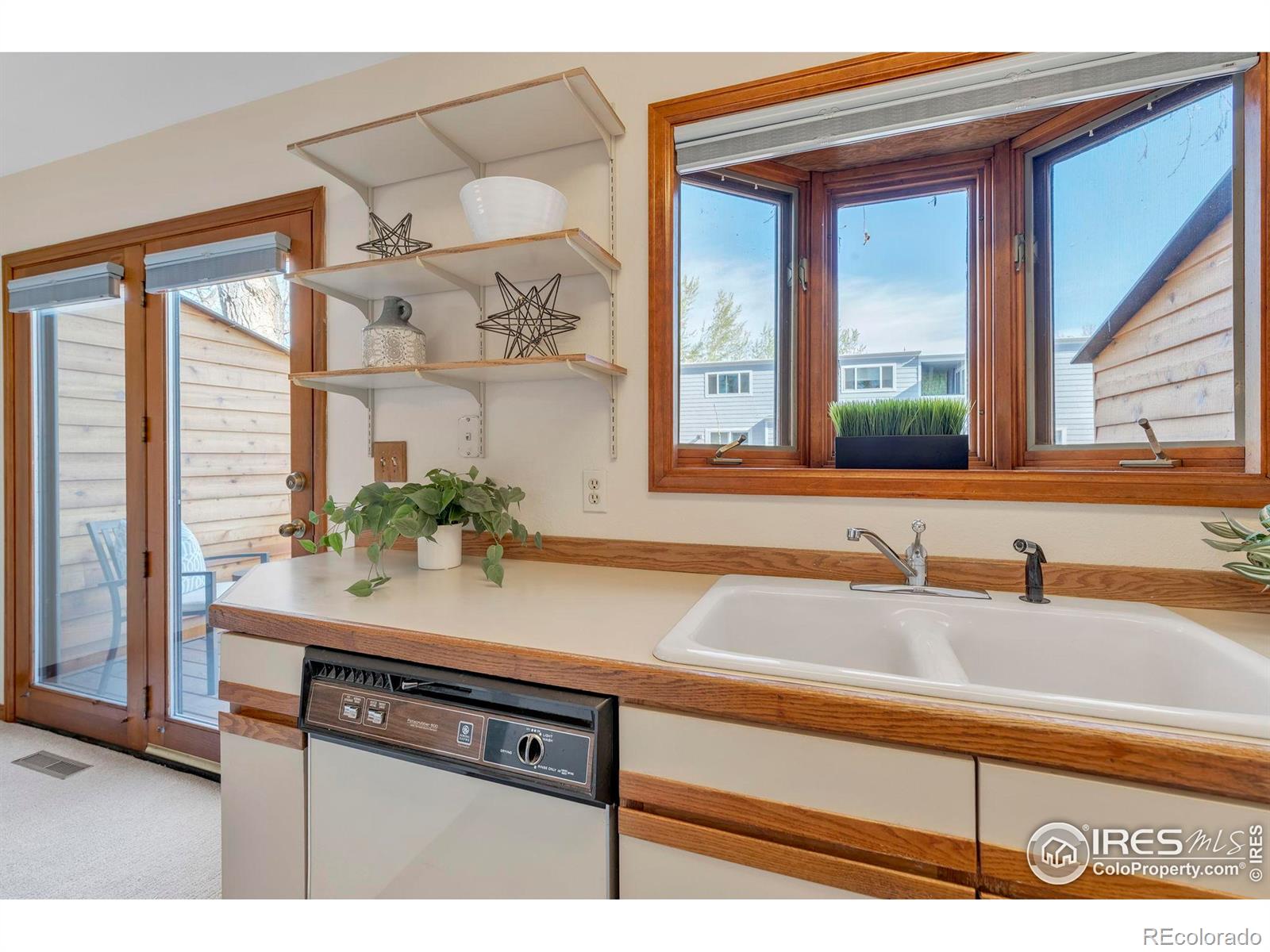 1590 Garfield Avenue Unit: B