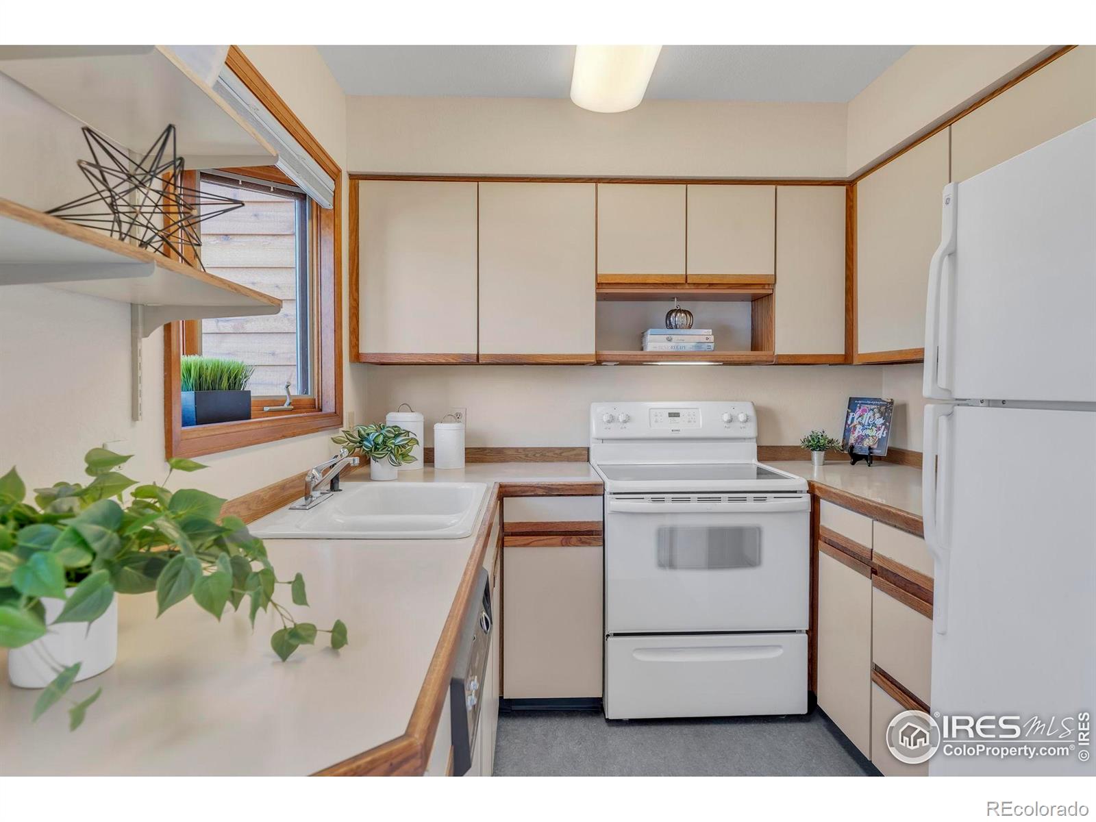 1590 Garfield Avenue Unit: B