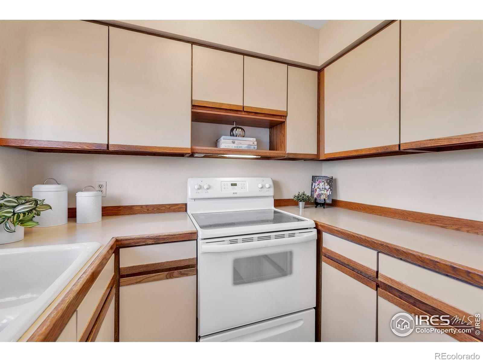 1590 Garfield Avenue Unit: B