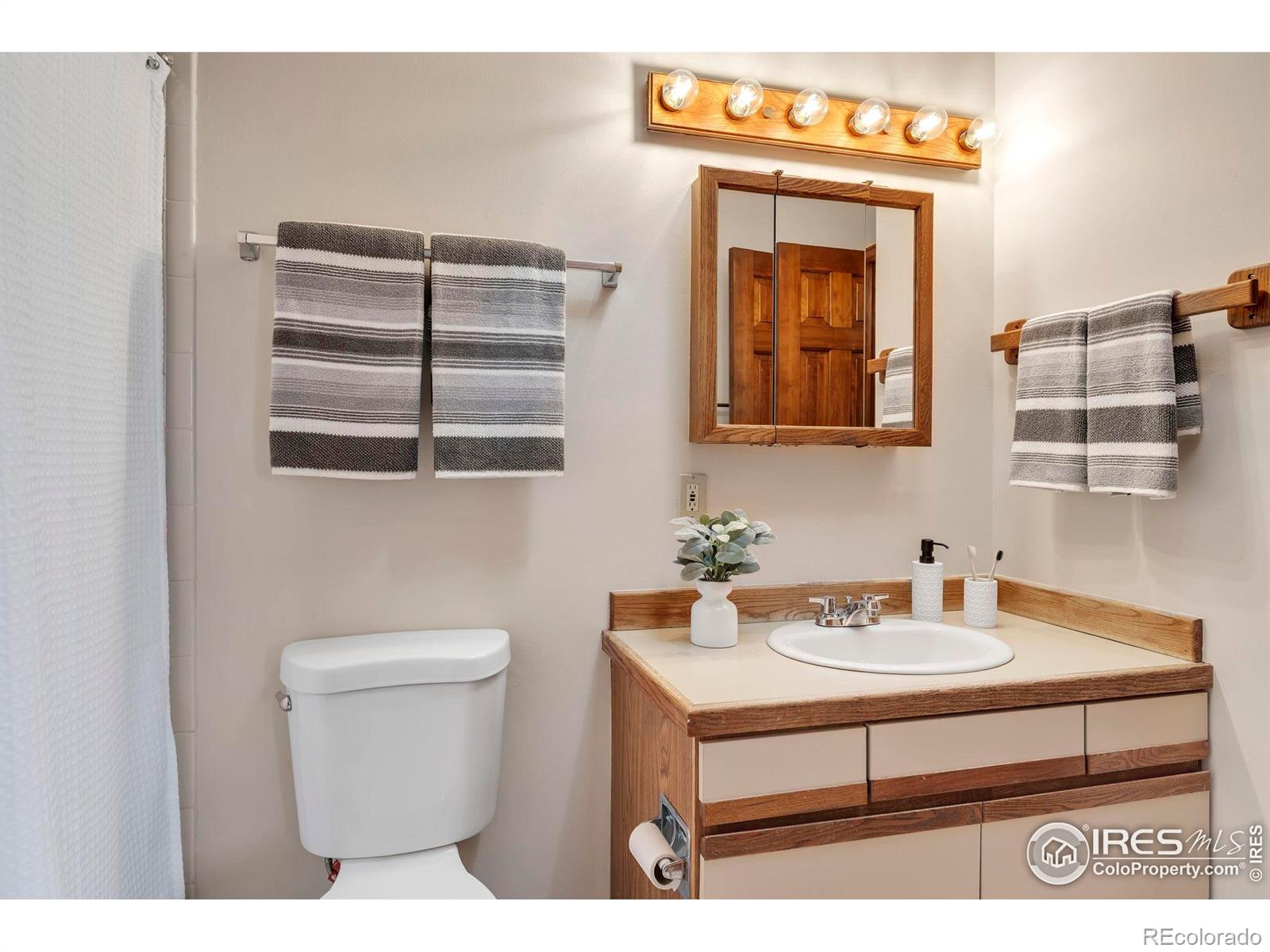 1590 Garfield Avenue Unit: B