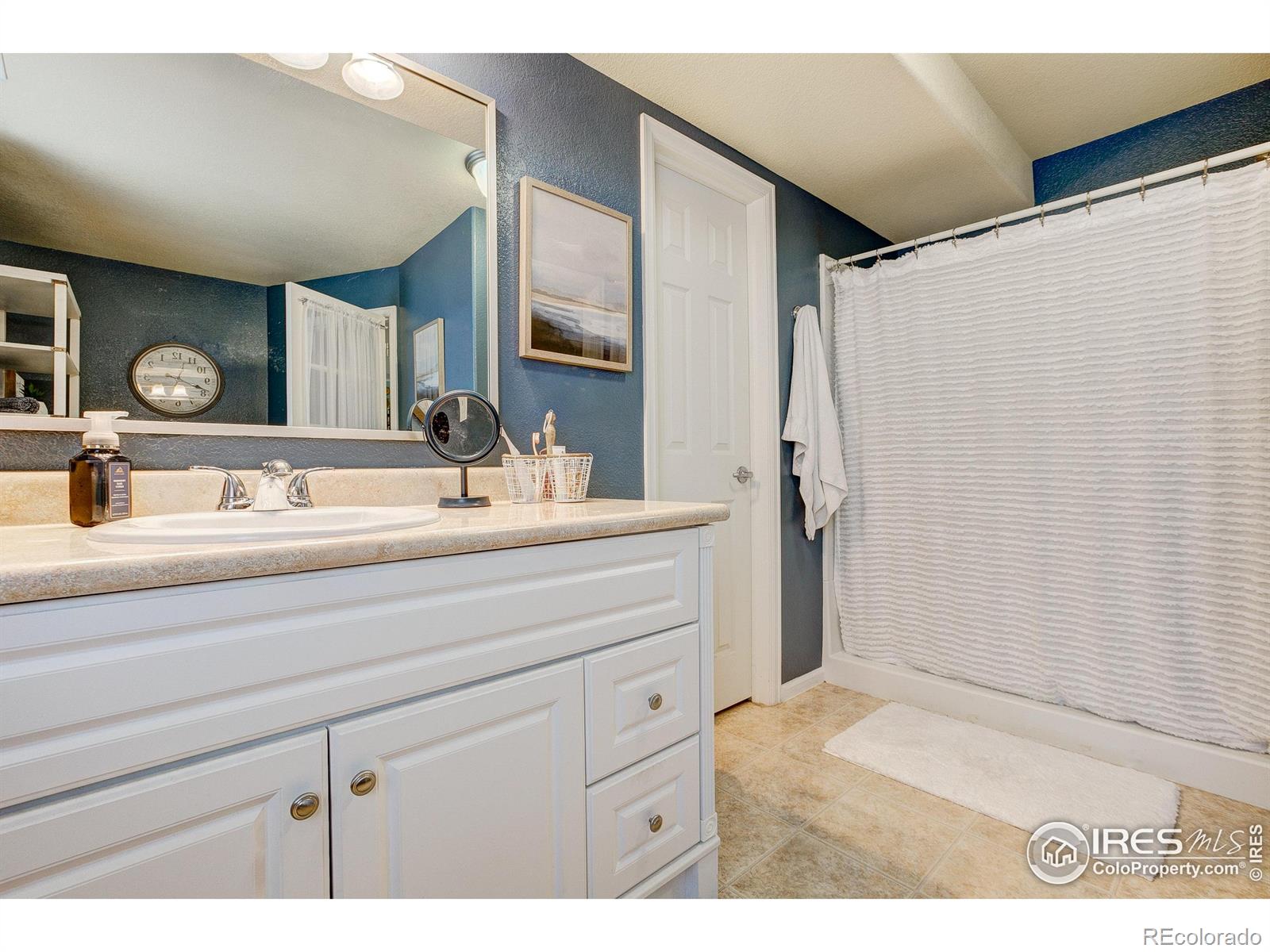 6208 Treestead Court