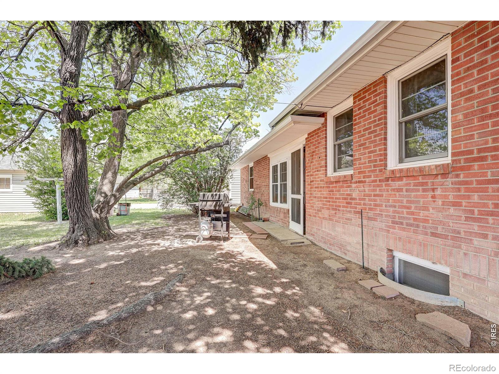4 Cottonwood Avenue