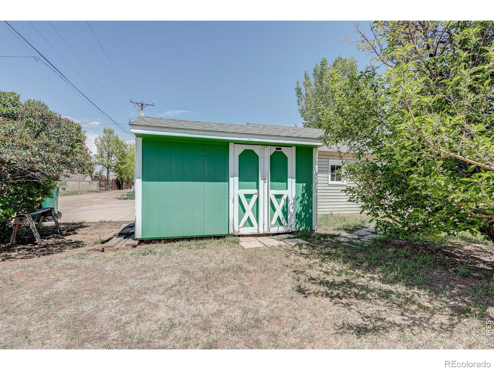 4 Cottonwood Avenue