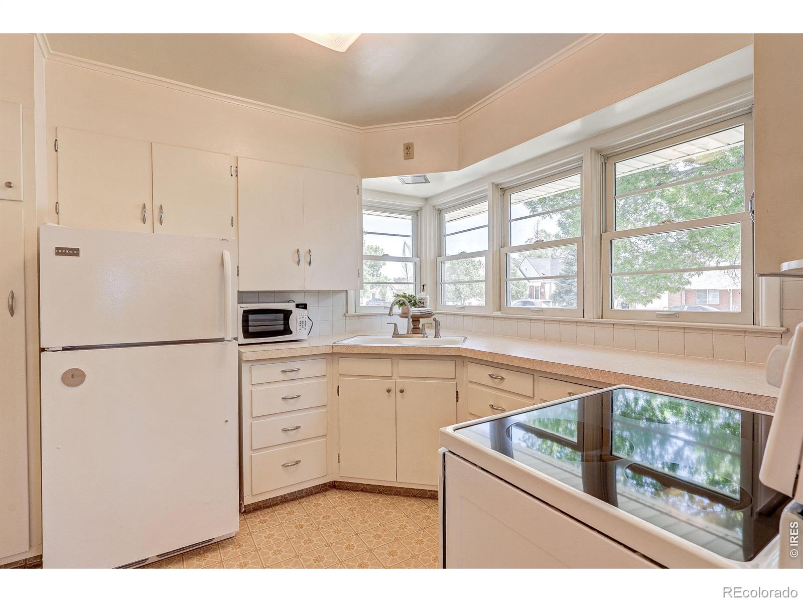4 Cottonwood Avenue