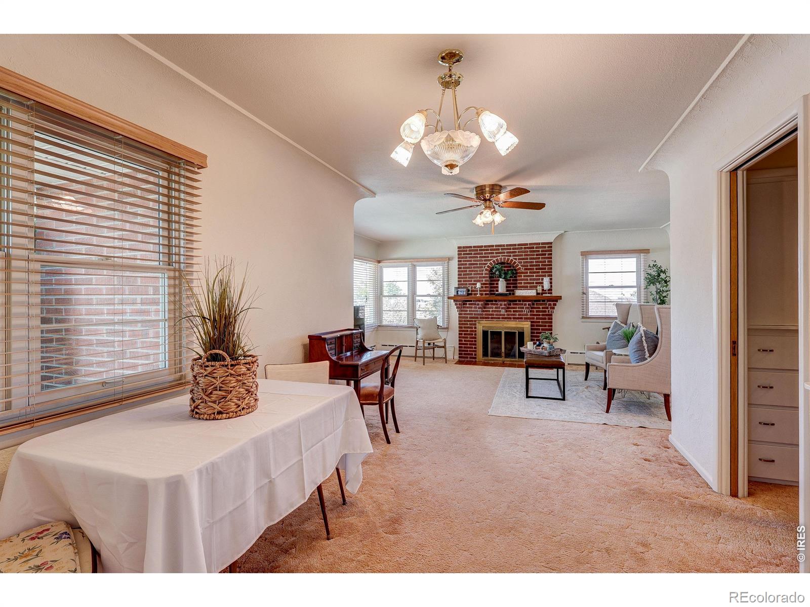 4 Cottonwood Avenue