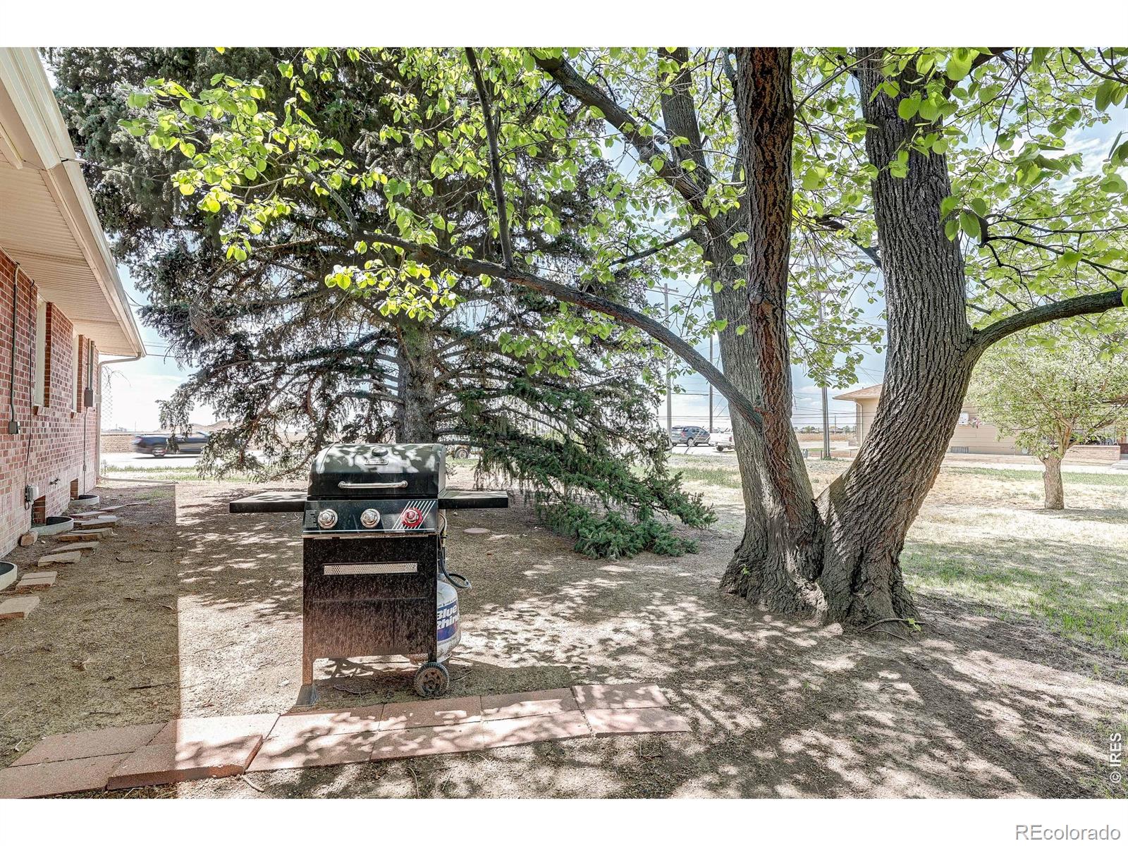 4 Cottonwood Avenue