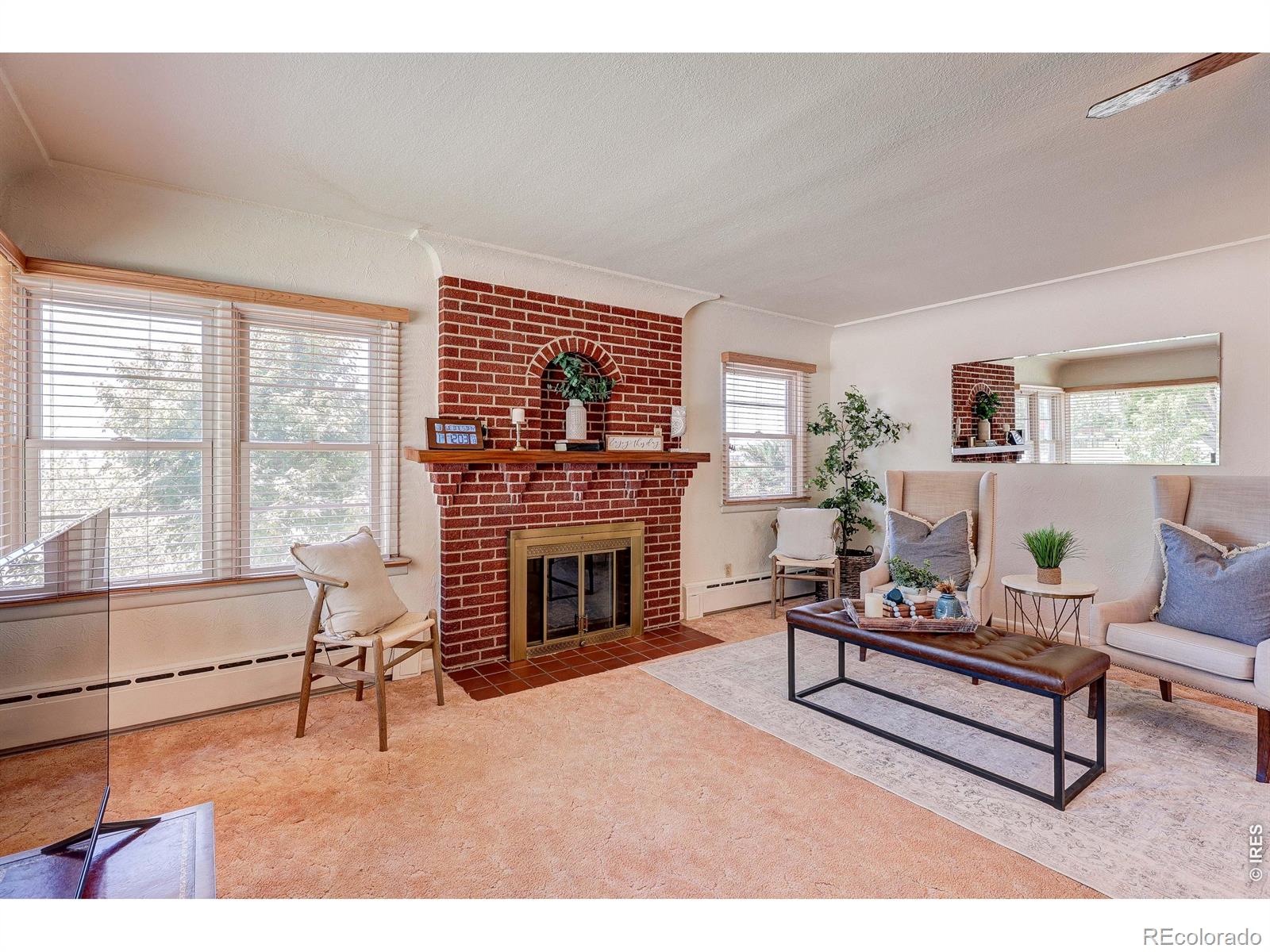 4 Cottonwood Avenue