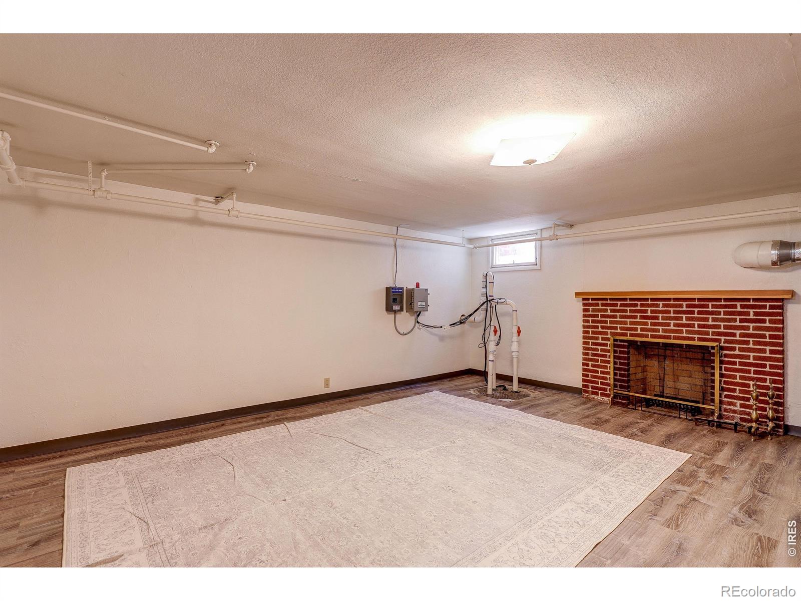 4 Cottonwood Avenue
