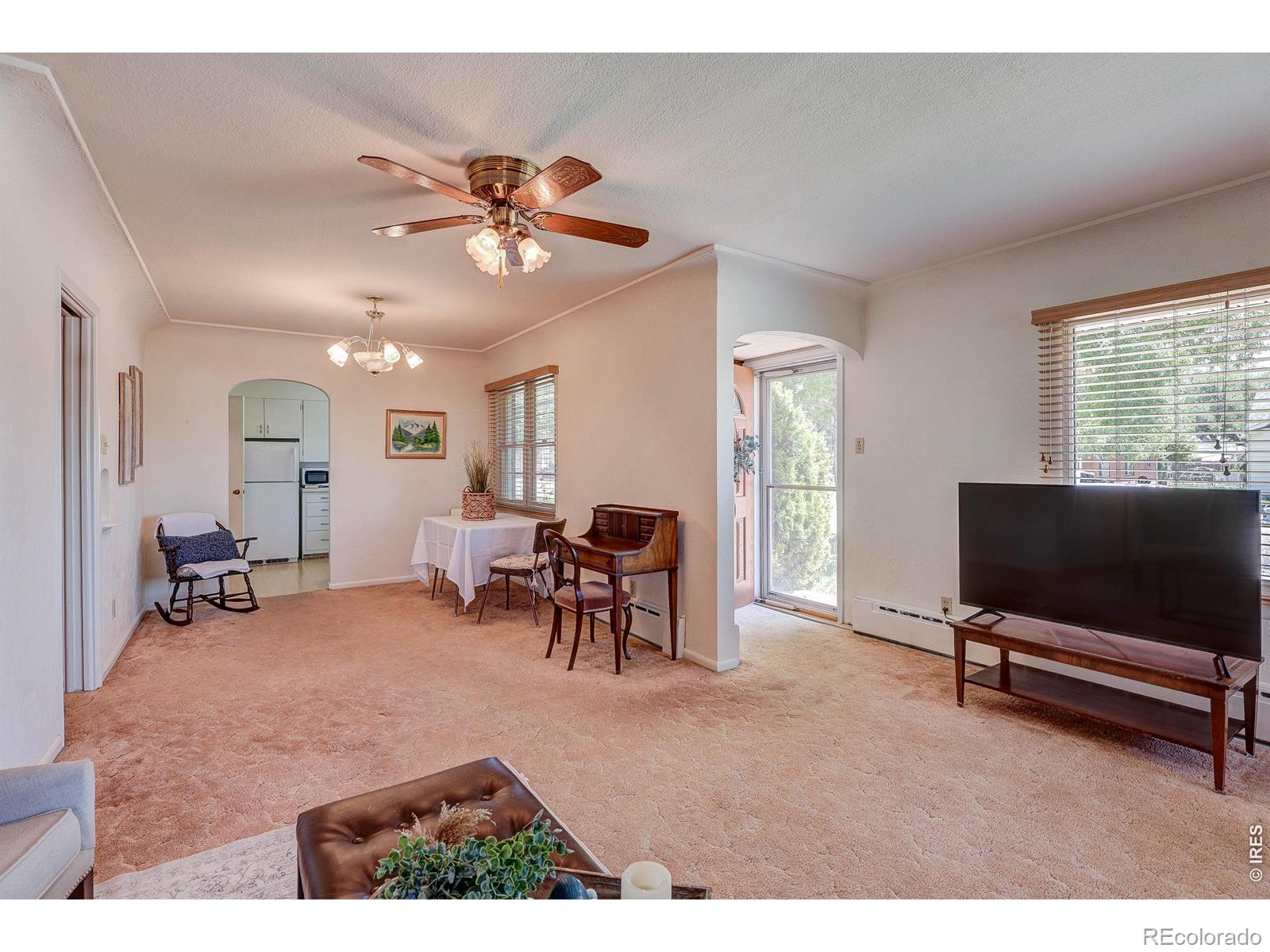 4 Cottonwood Avenue