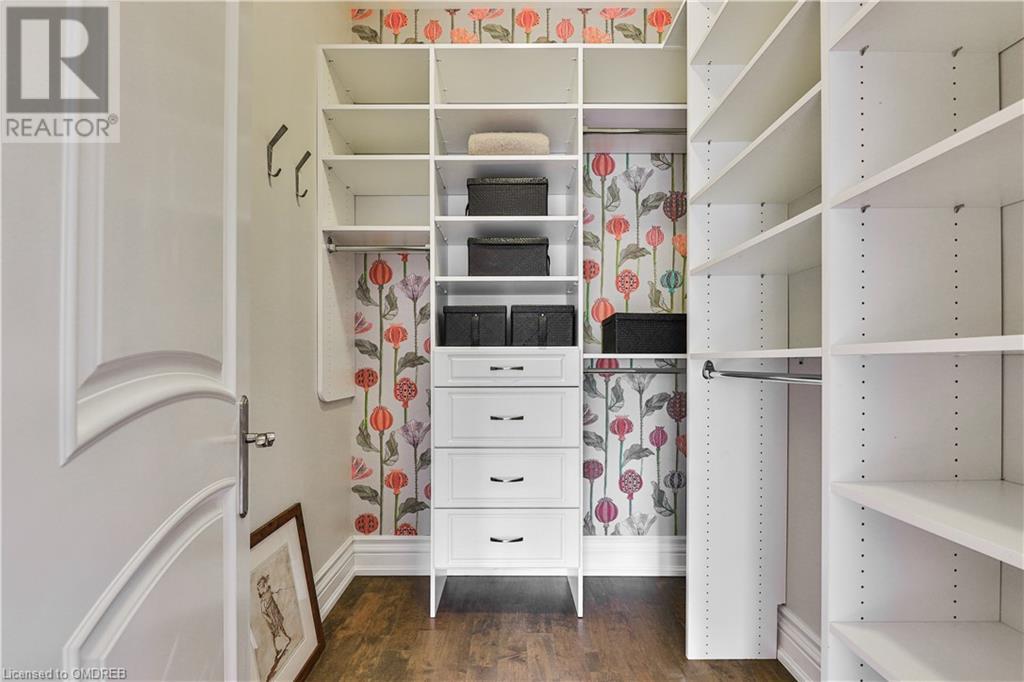 469 MAPLE GROVE Drive