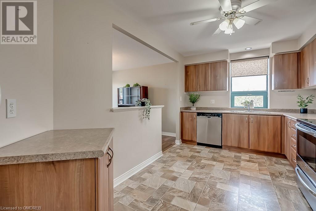 8 MAIN Street E Unit# 401