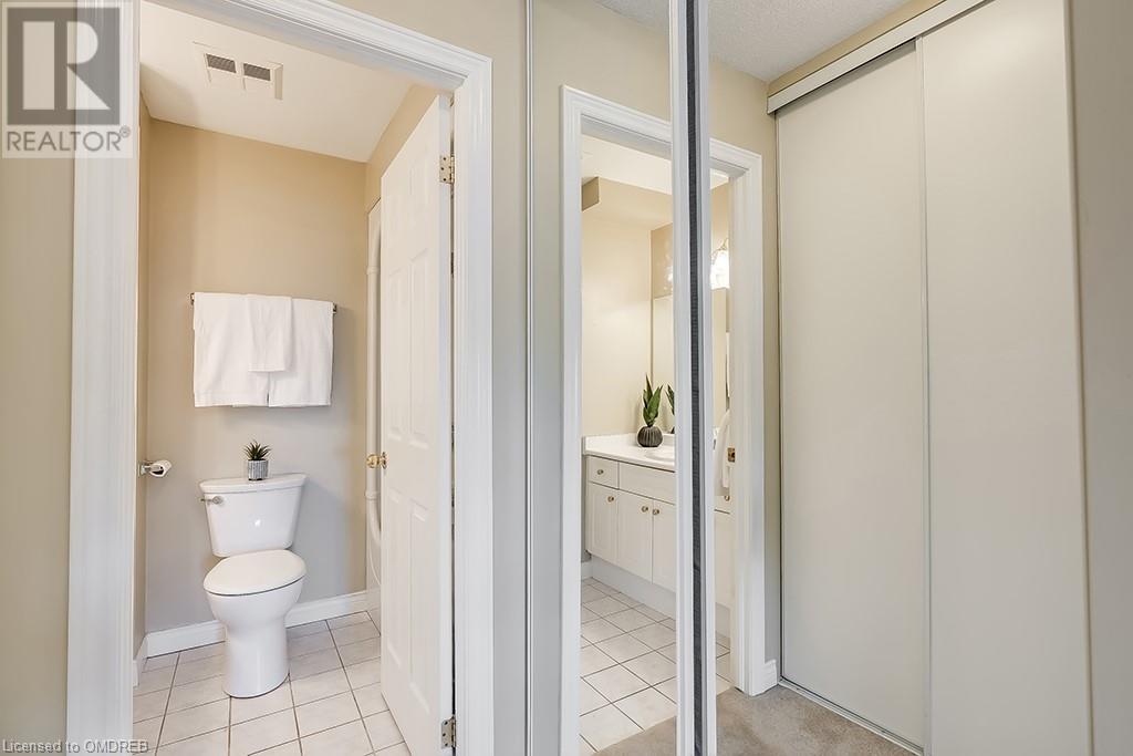 8 MAIN Street E Unit# 401