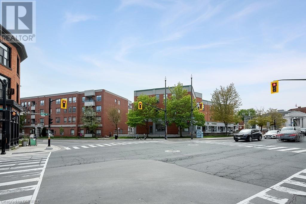 8 MAIN Street E Unit# 401