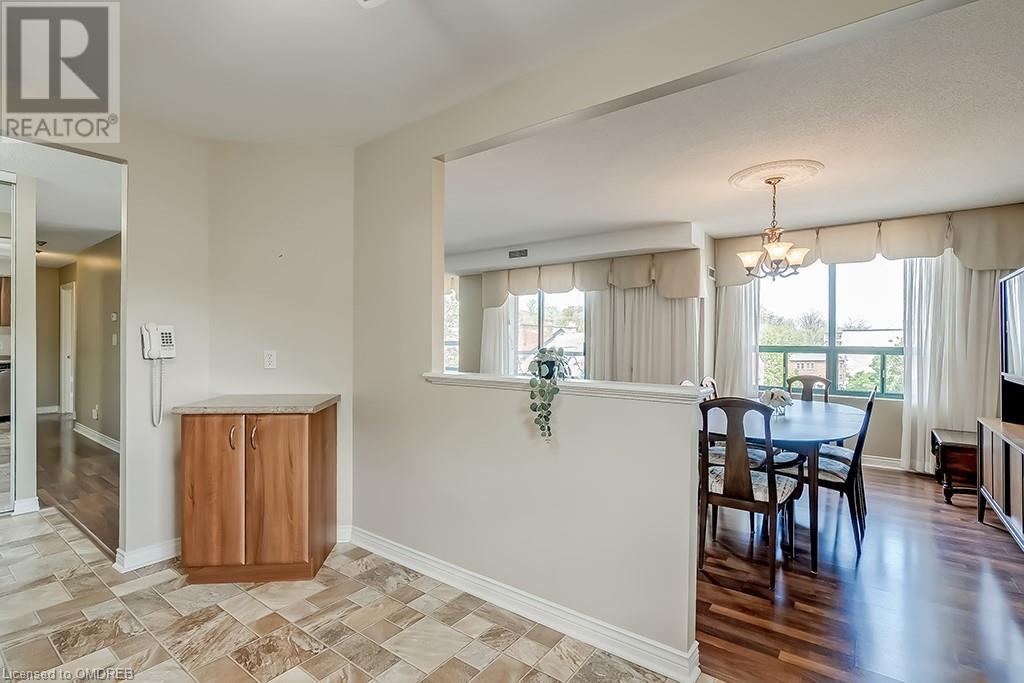 8 MAIN Street E Unit# 401