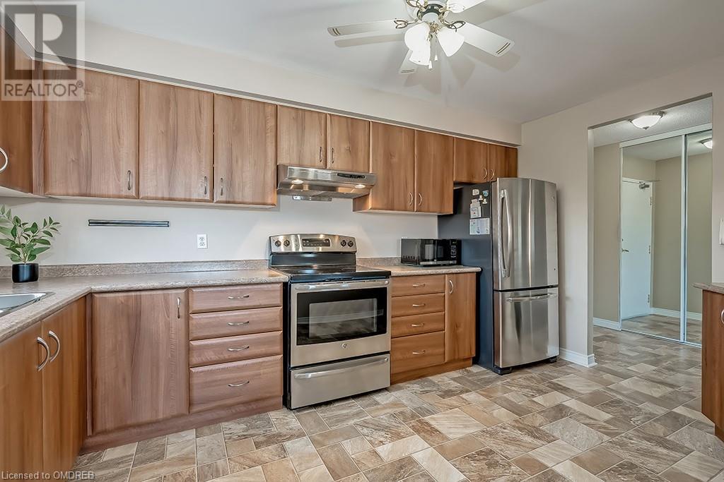 8 MAIN Street E Unit# 401