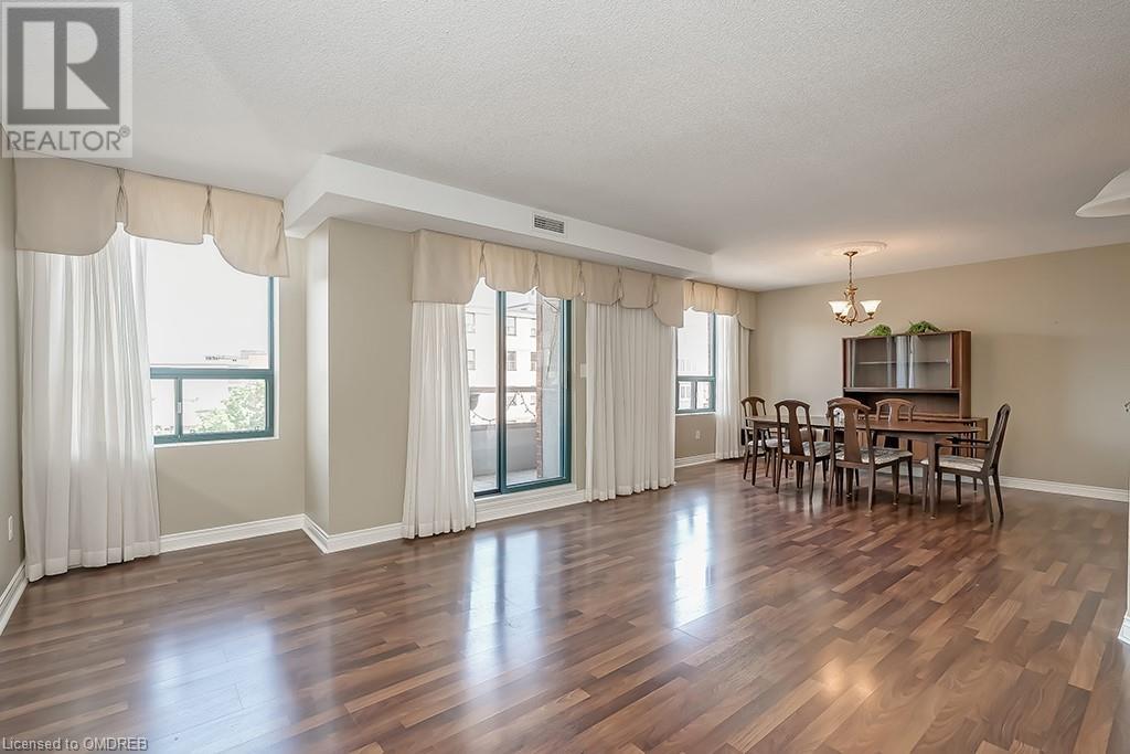 8 MAIN Street E Unit# 401