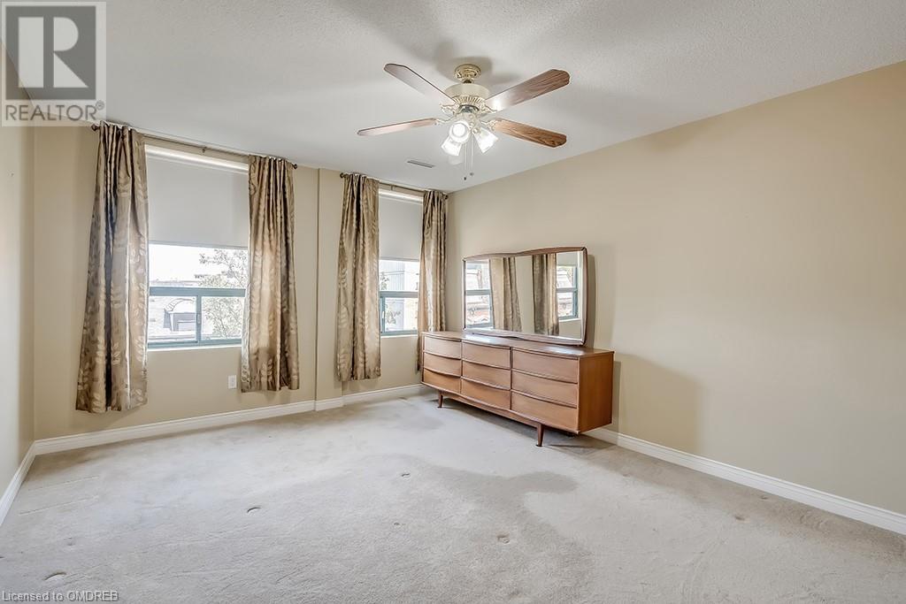 8 MAIN Street E Unit# 401