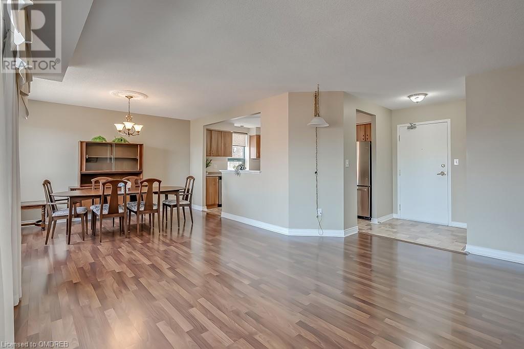 8 MAIN Street E Unit# 401