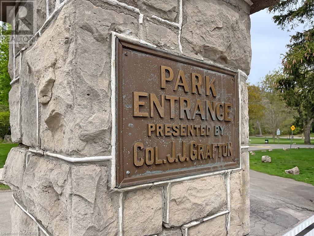 8 MAIN Street E Unit# 401