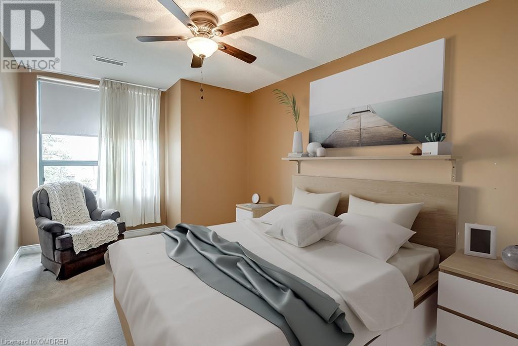 8 MAIN Street E Unit# 401