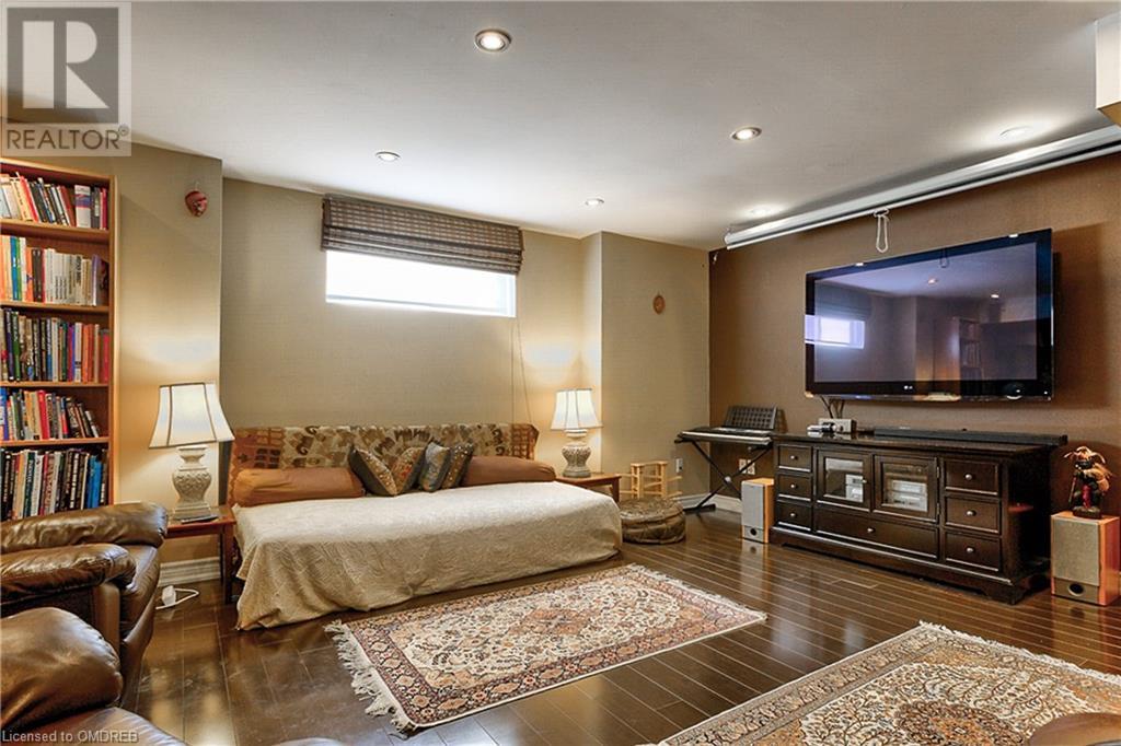 1138 JEZERO Crescent