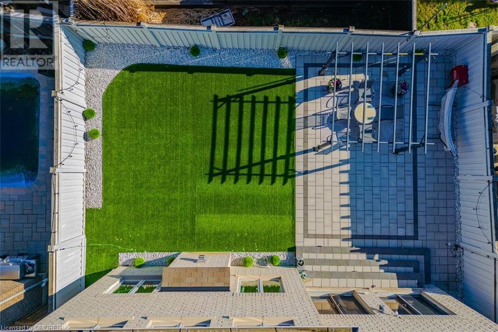 3198 SALTAIRE Crescent