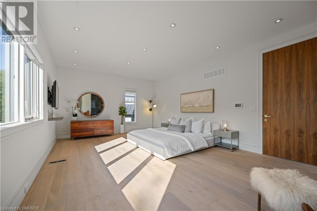 1487 LAKESHORE Road W