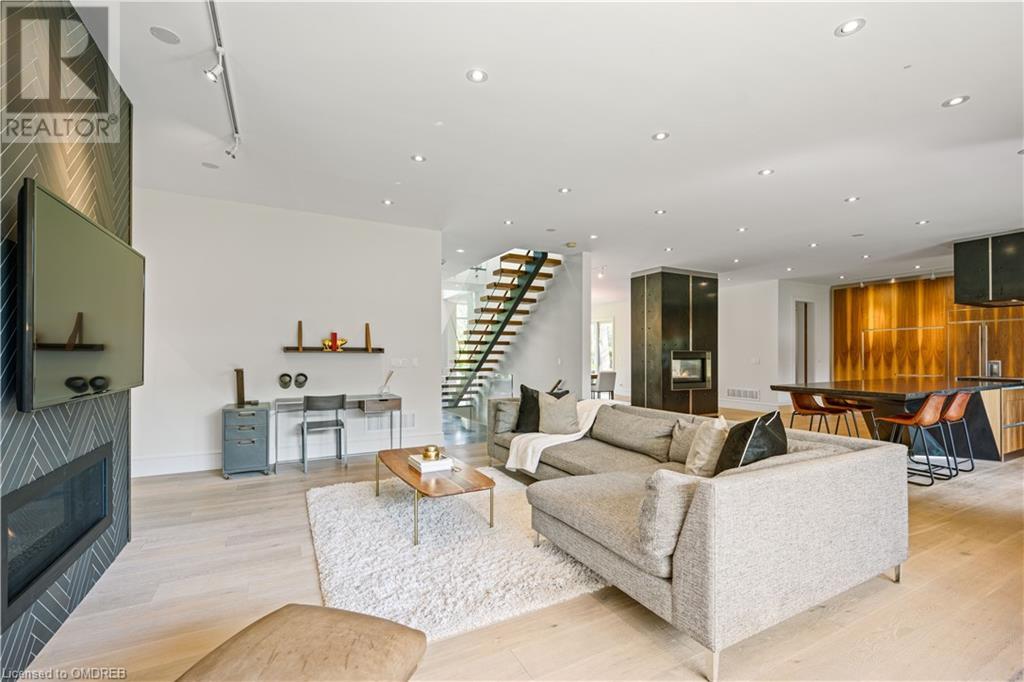 1487 LAKESHORE Road W