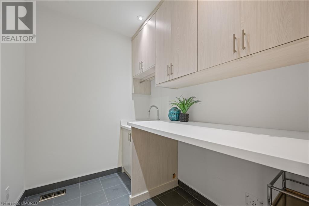 1487 LAKESHORE Road W