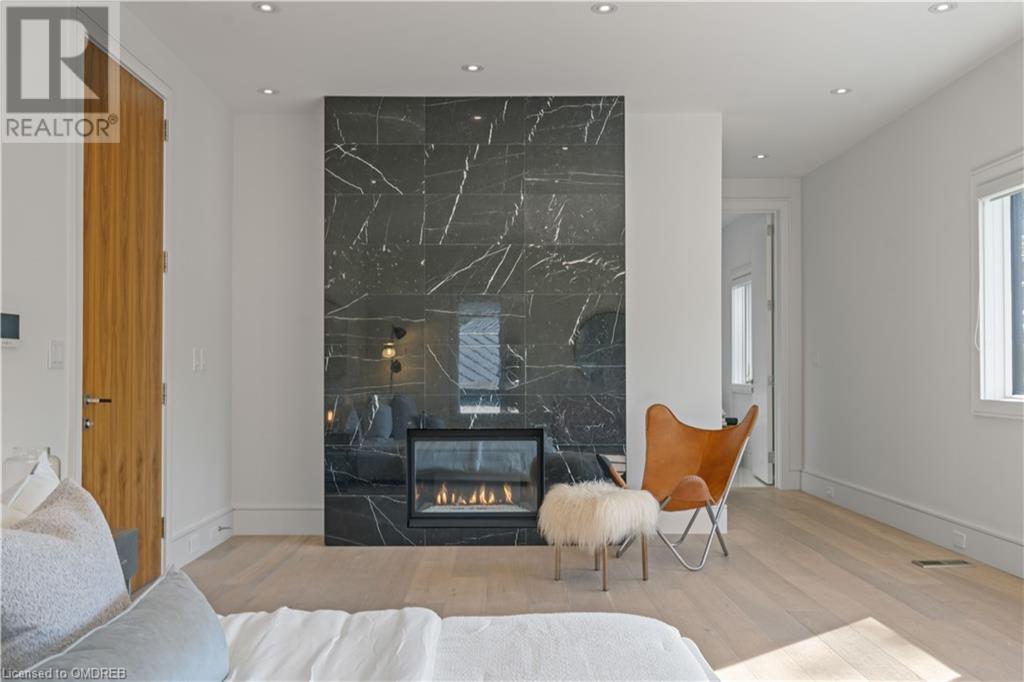 1487 LAKESHORE Road W