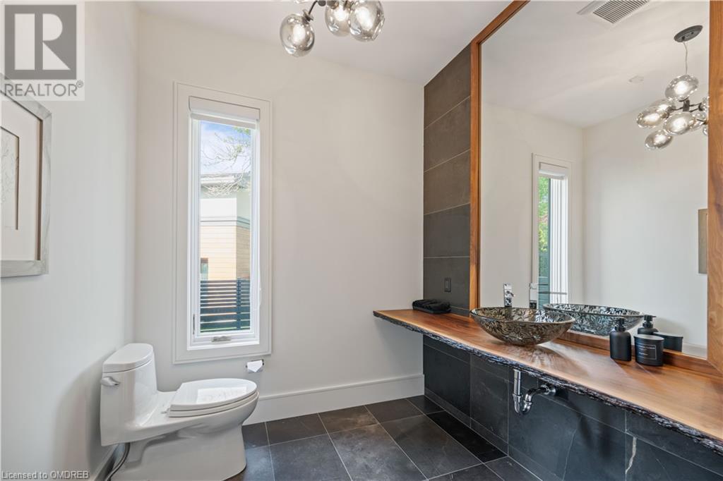 1487 LAKESHORE Road W