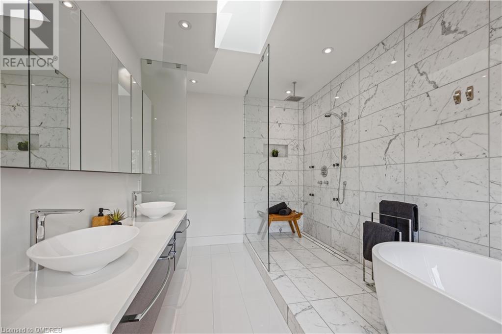 1487 LAKESHORE Road W