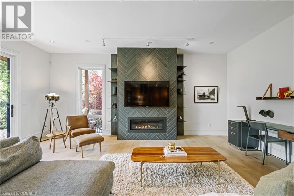 1487 LAKESHORE Road W