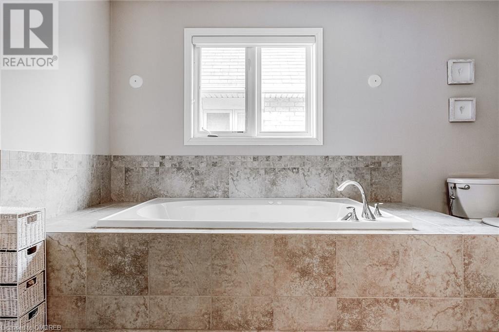 3198 SALTAIRE Crescent