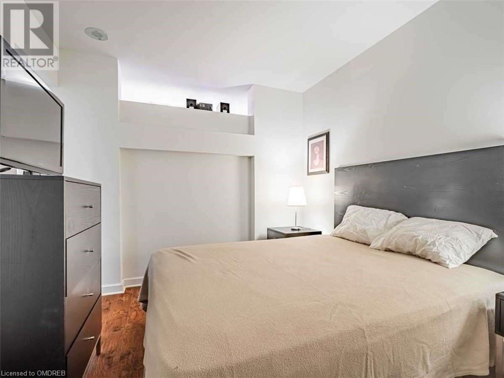 36 BLUE JAYS Way Unit# 609