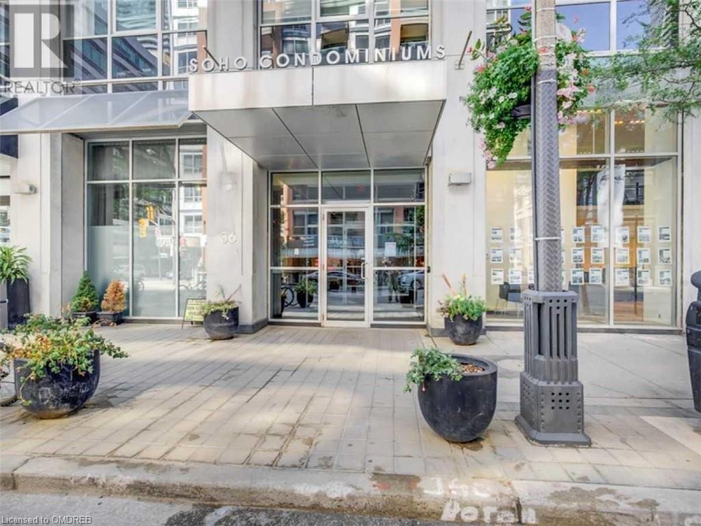 36 BLUE JAYS Way Unit# 609