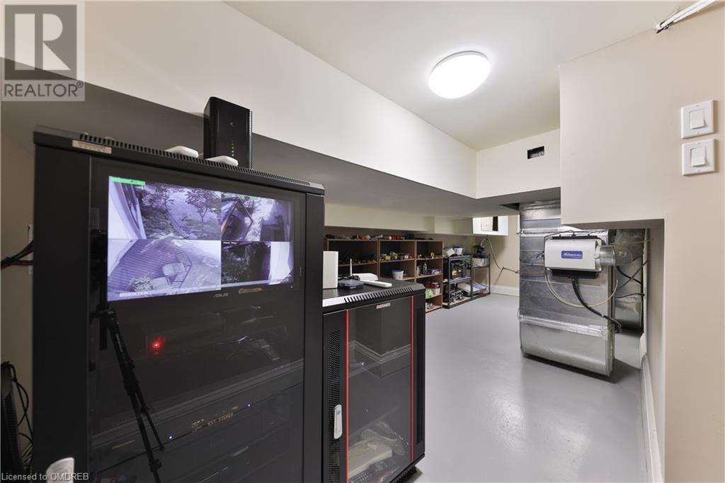 3168 LAKESHORE Road W