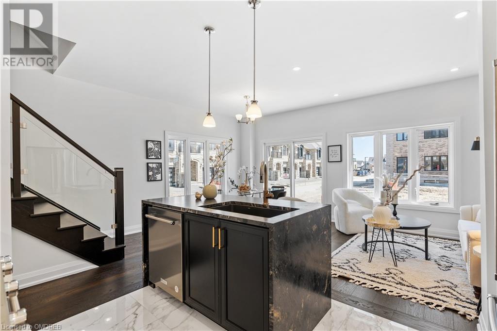 675 VICTORIA Road N Unit# 20