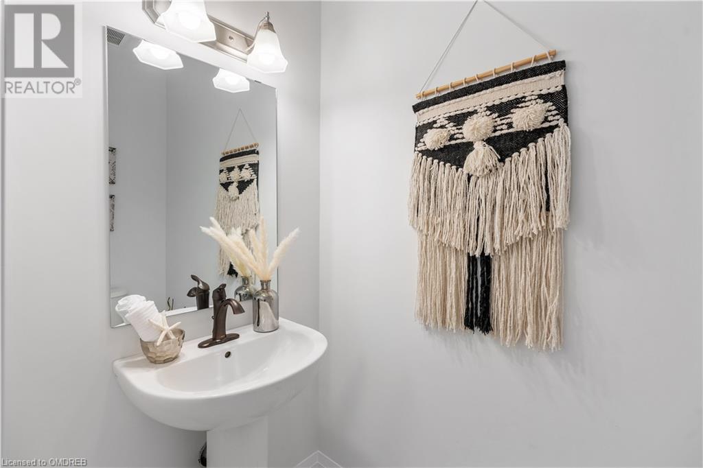 675 VICTORIA Road N Unit# 20